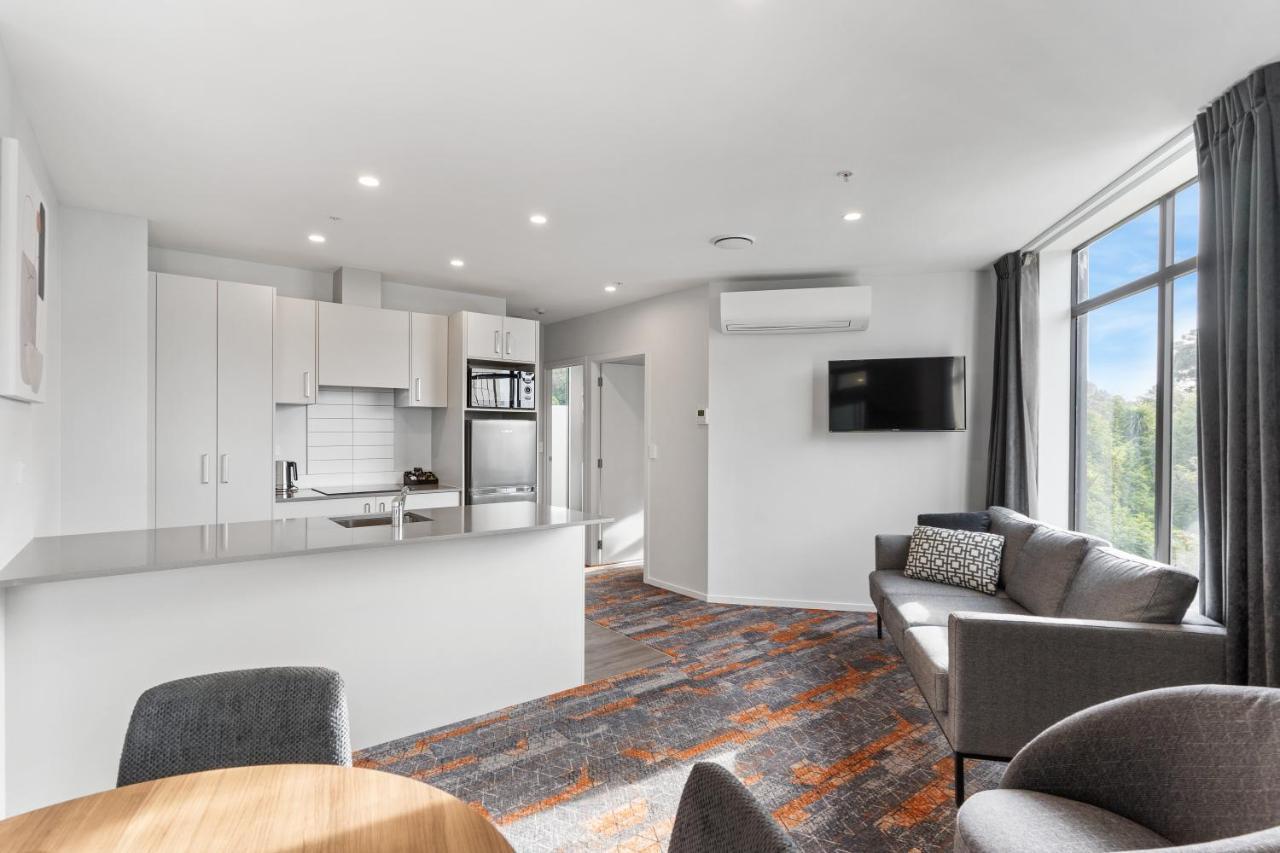 Ramada By Wyndham Newmarket Auckland Exterior photo