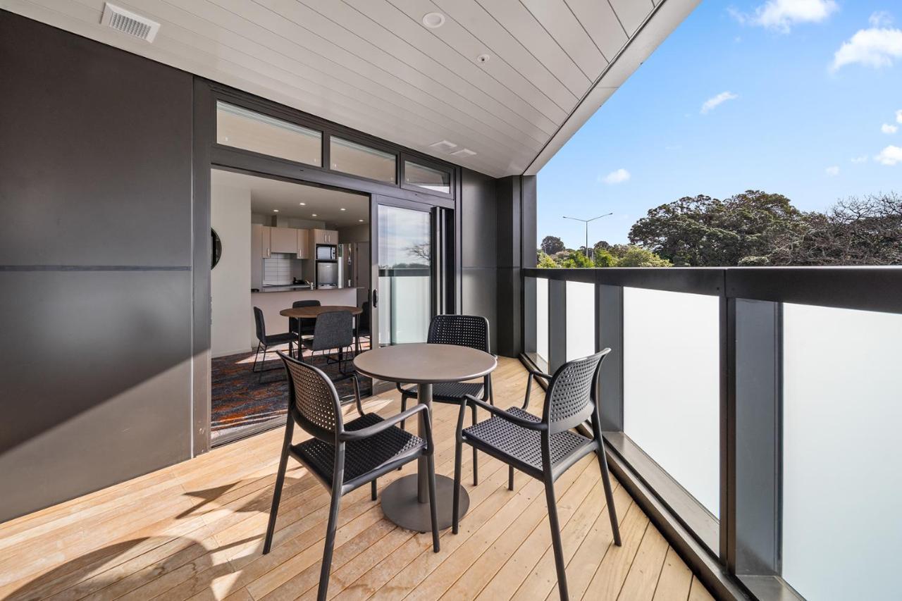 Ramada By Wyndham Newmarket Auckland Exterior photo
