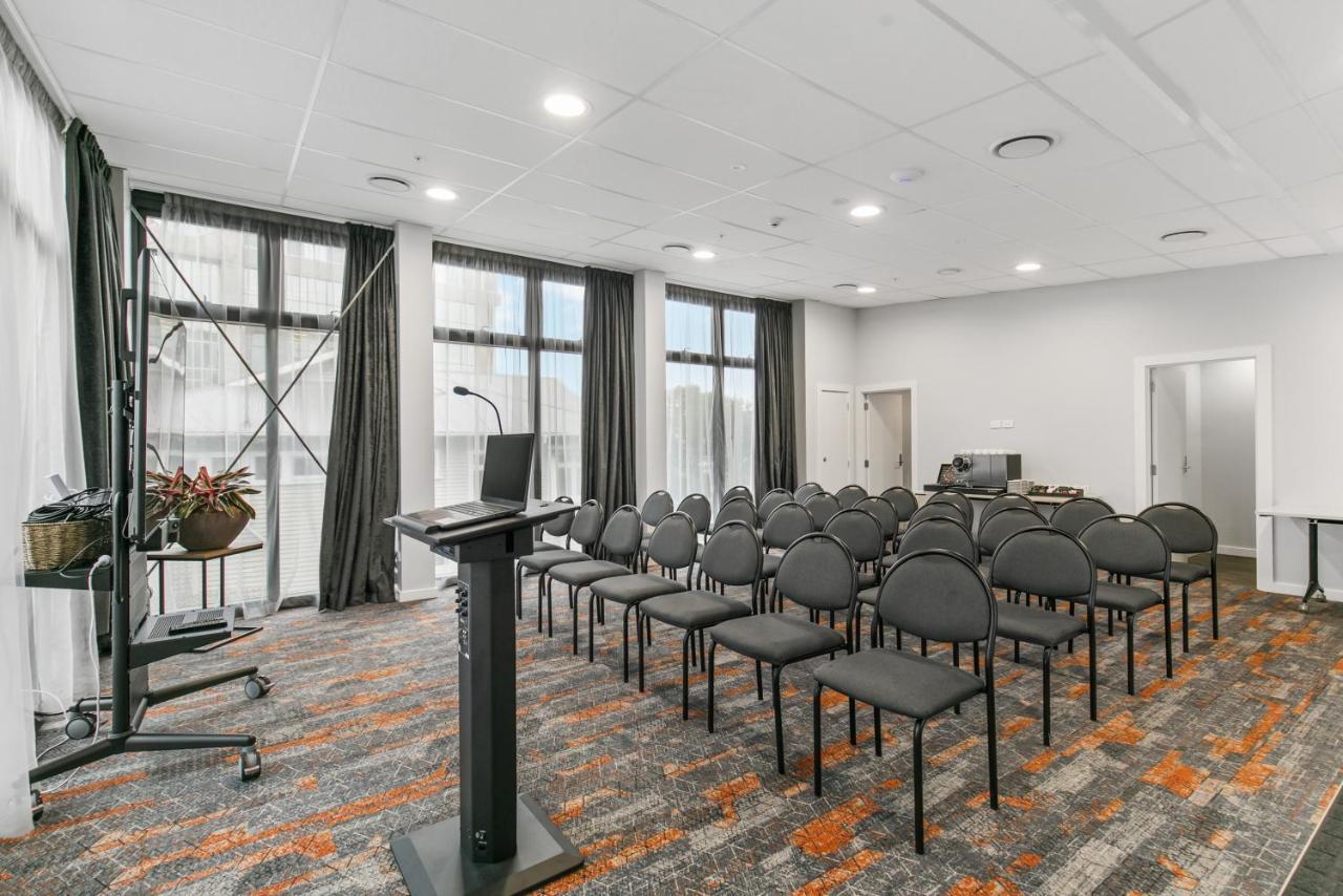 Ramada By Wyndham Newmarket Auckland Exterior photo