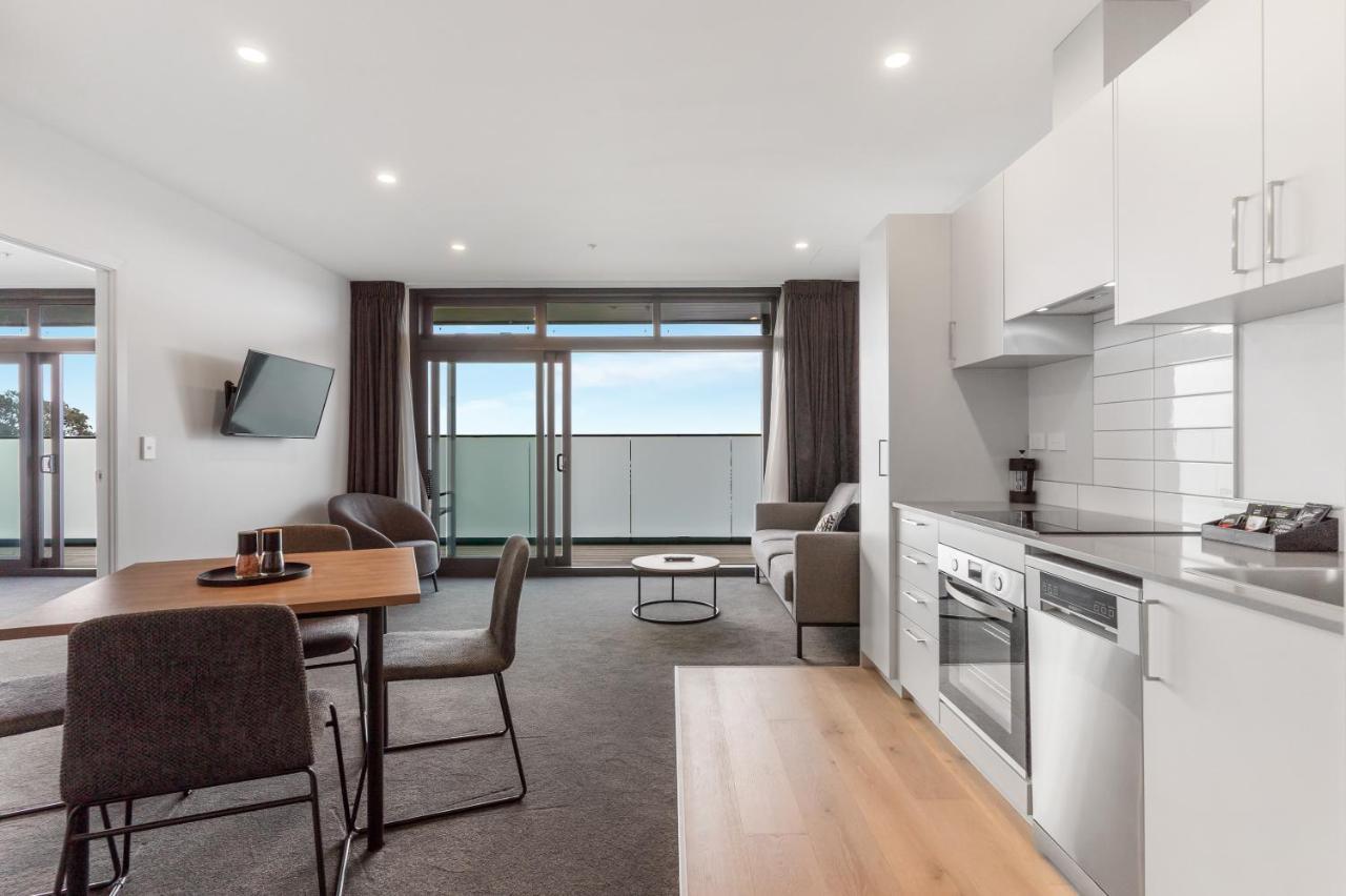 Ramada By Wyndham Newmarket Auckland Exterior photo