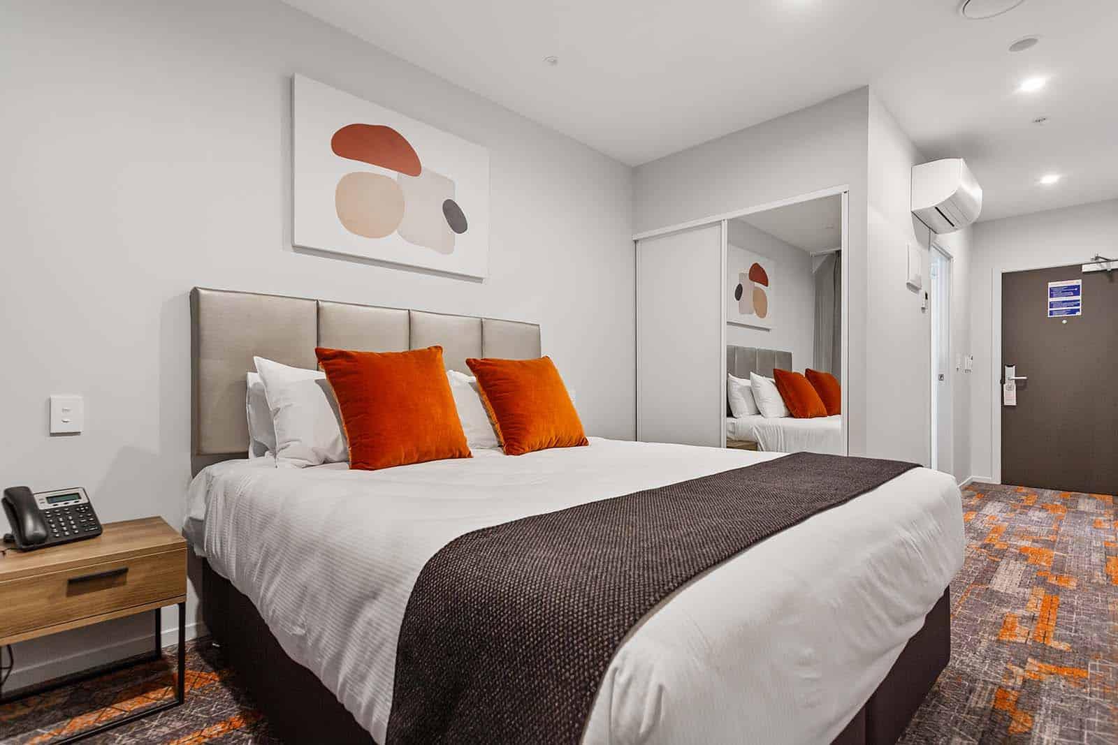 Ramada By Wyndham Newmarket Auckland Exterior photo