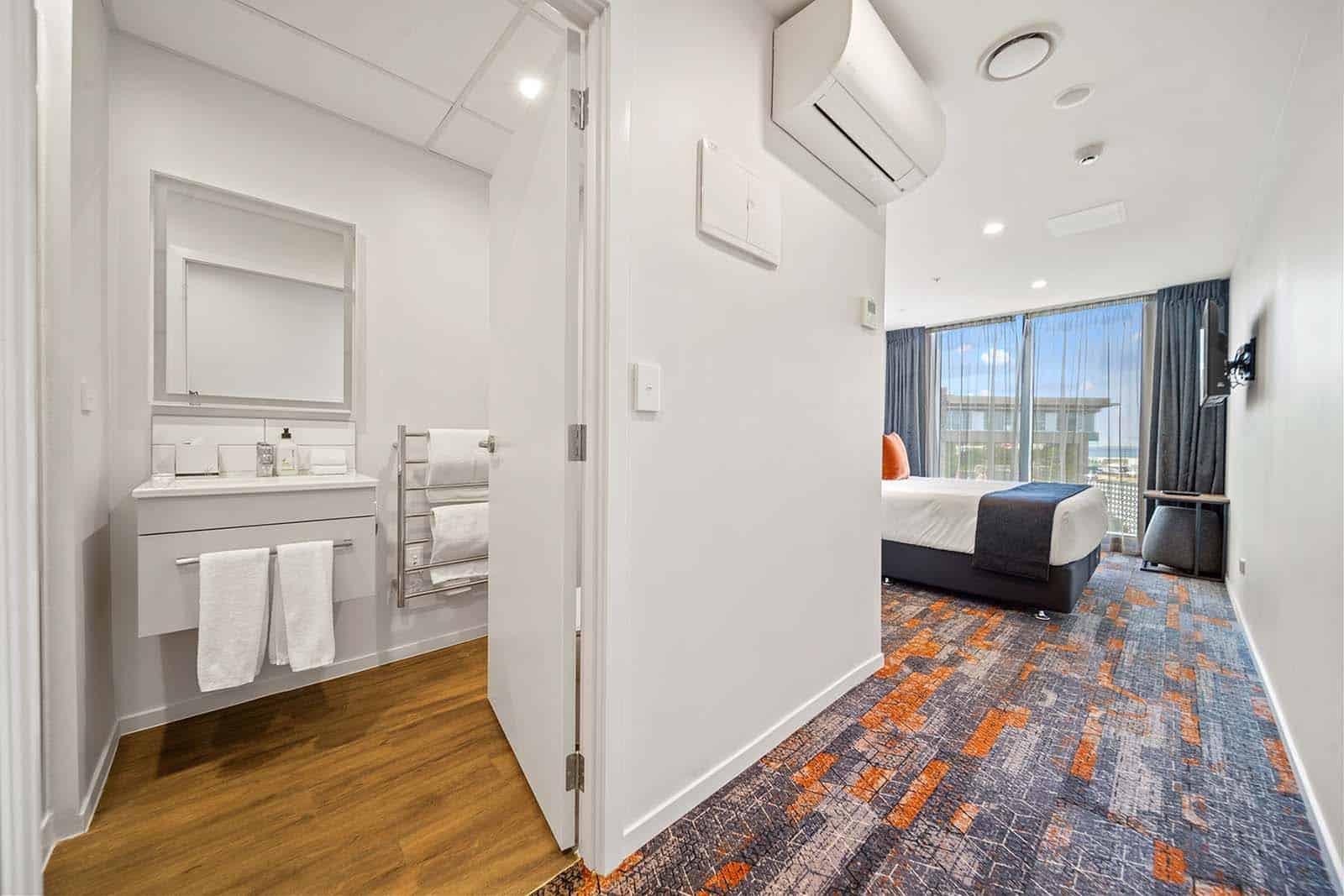 Ramada By Wyndham Newmarket Auckland Exterior photo