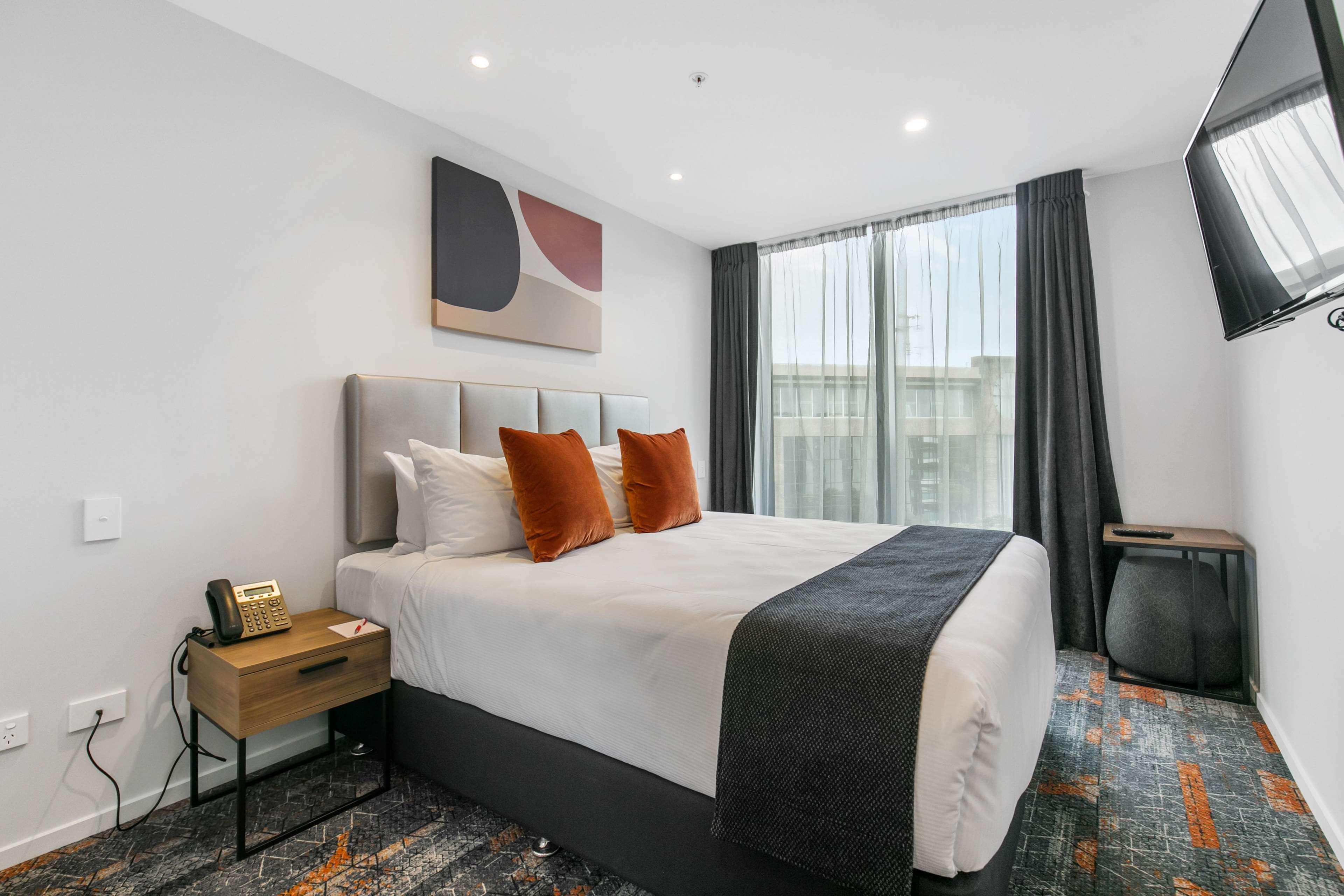 Ramada By Wyndham Newmarket Auckland Exterior photo