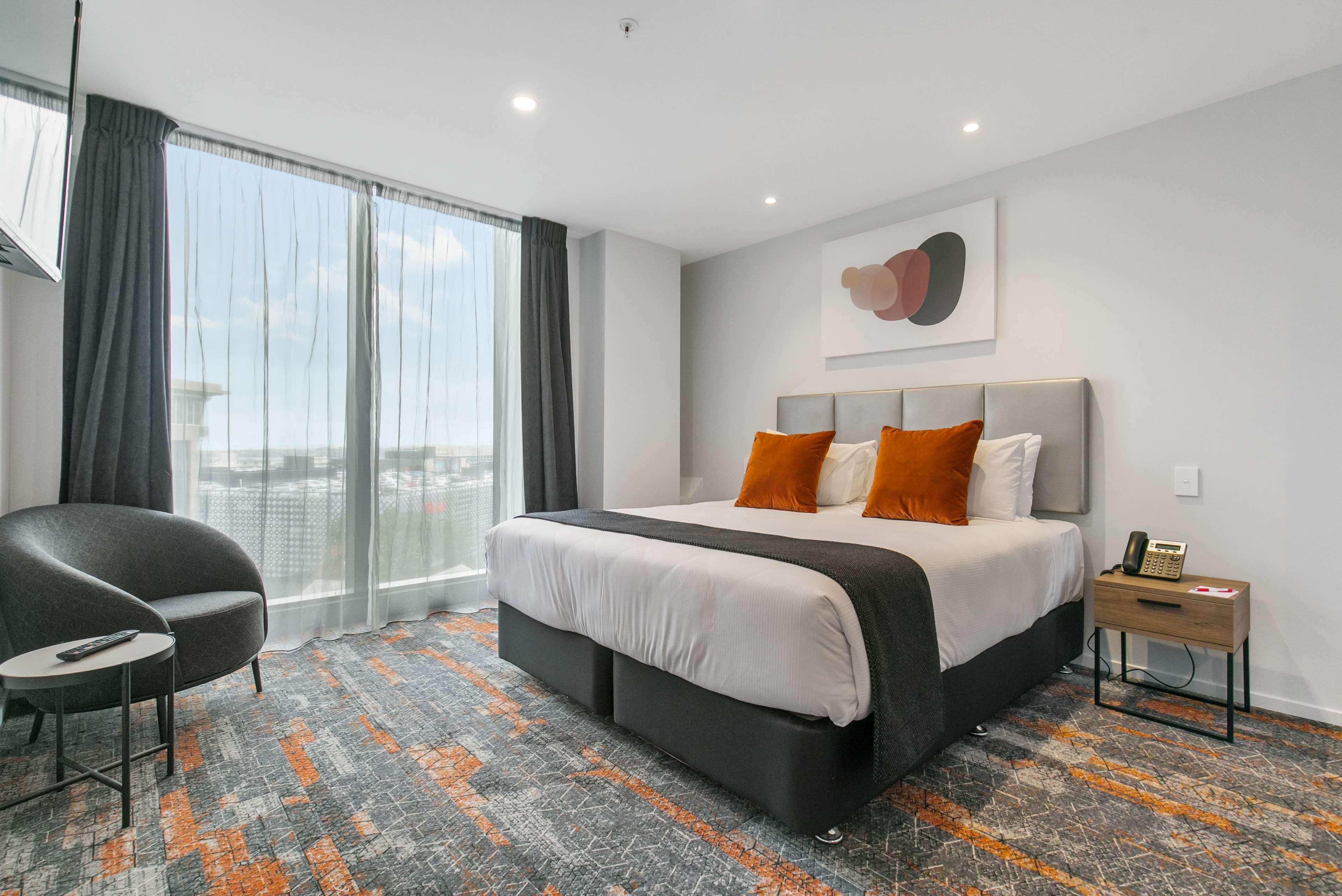 Ramada By Wyndham Newmarket Auckland Exterior photo