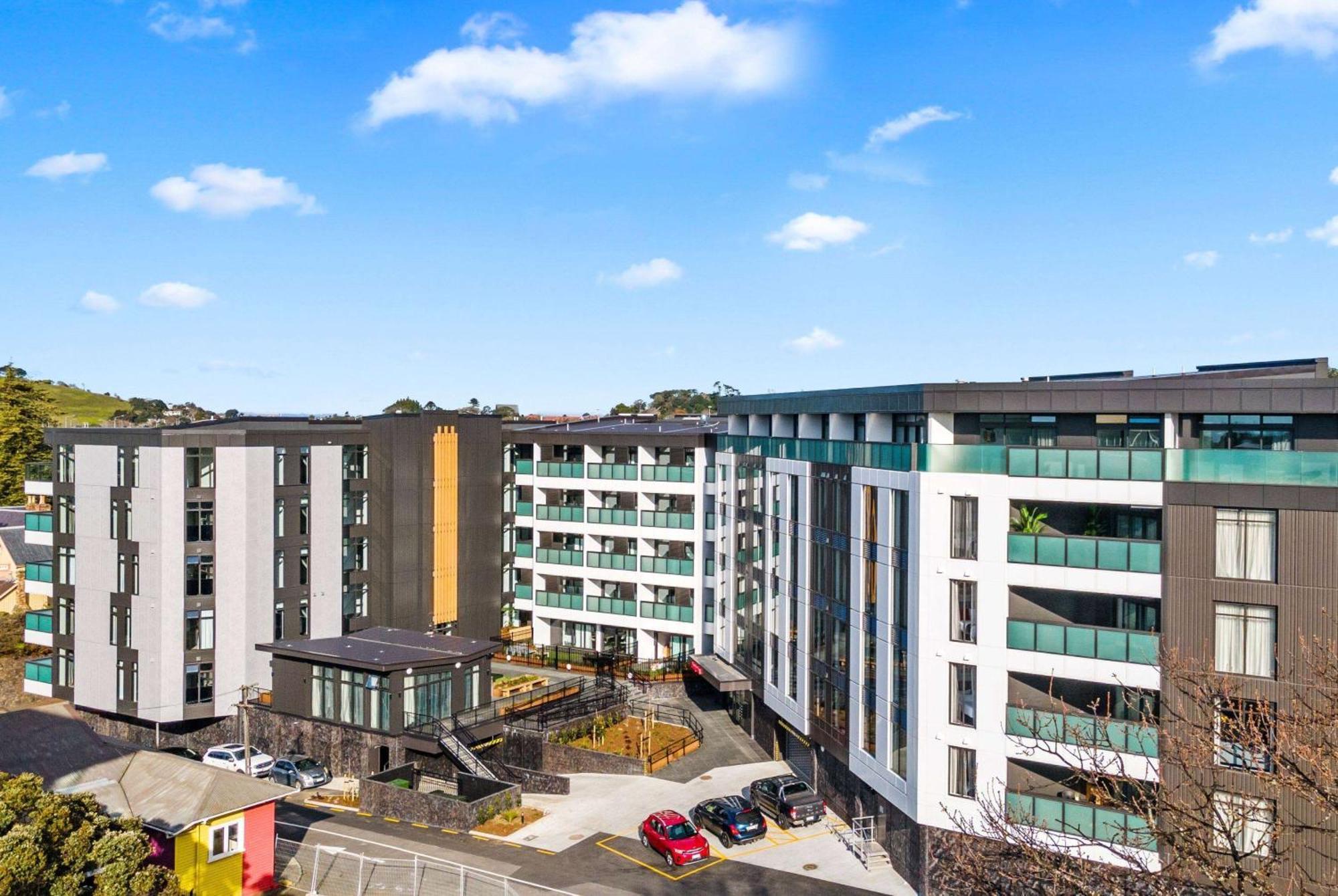 Ramada By Wyndham Newmarket Auckland Exterior photo