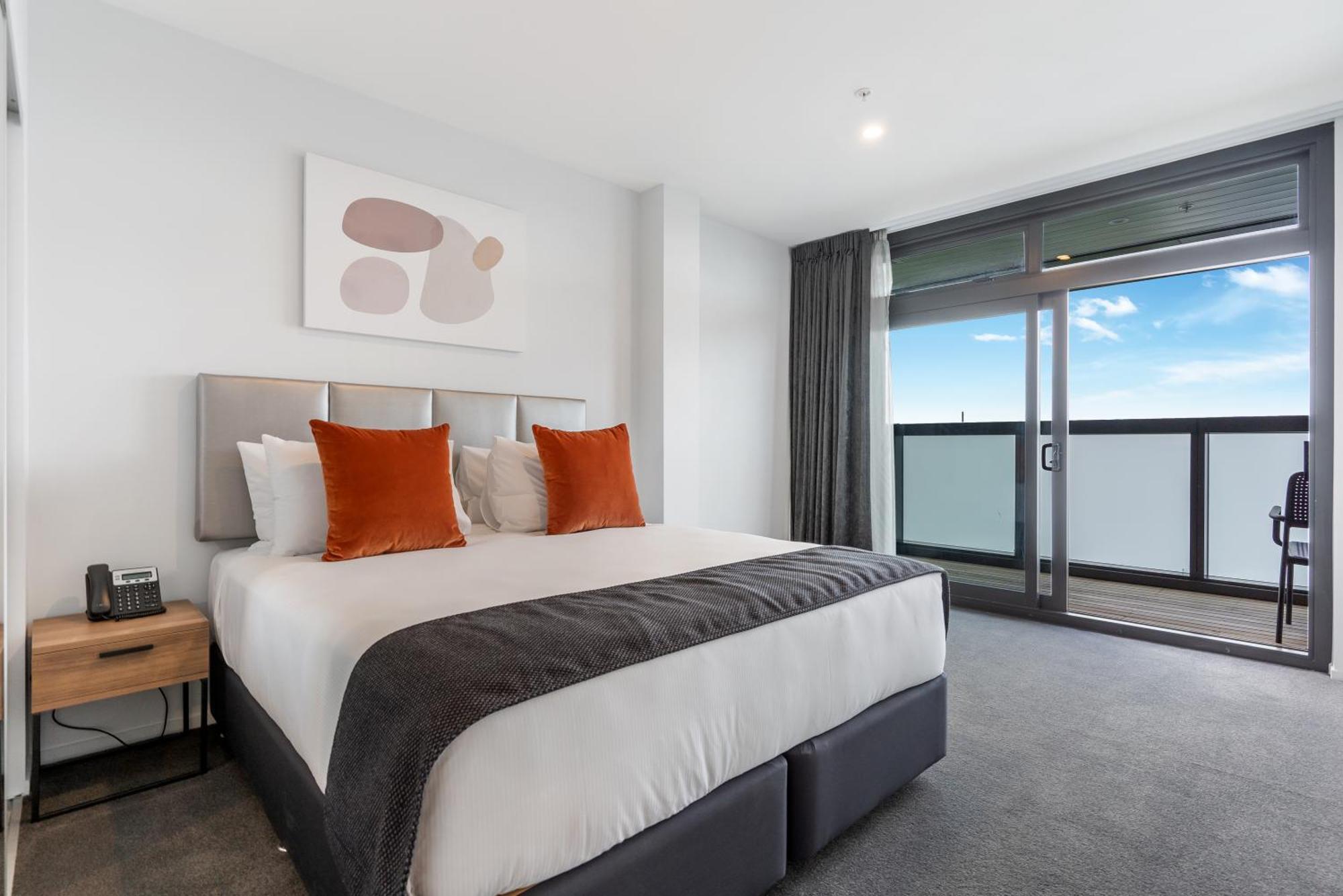 Ramada By Wyndham Newmarket Auckland Room photo