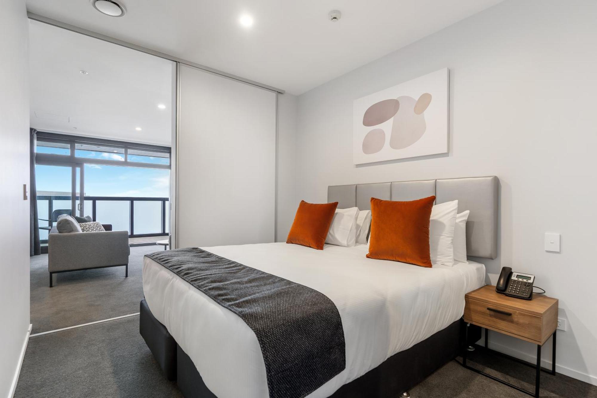Ramada By Wyndham Newmarket Auckland Room photo