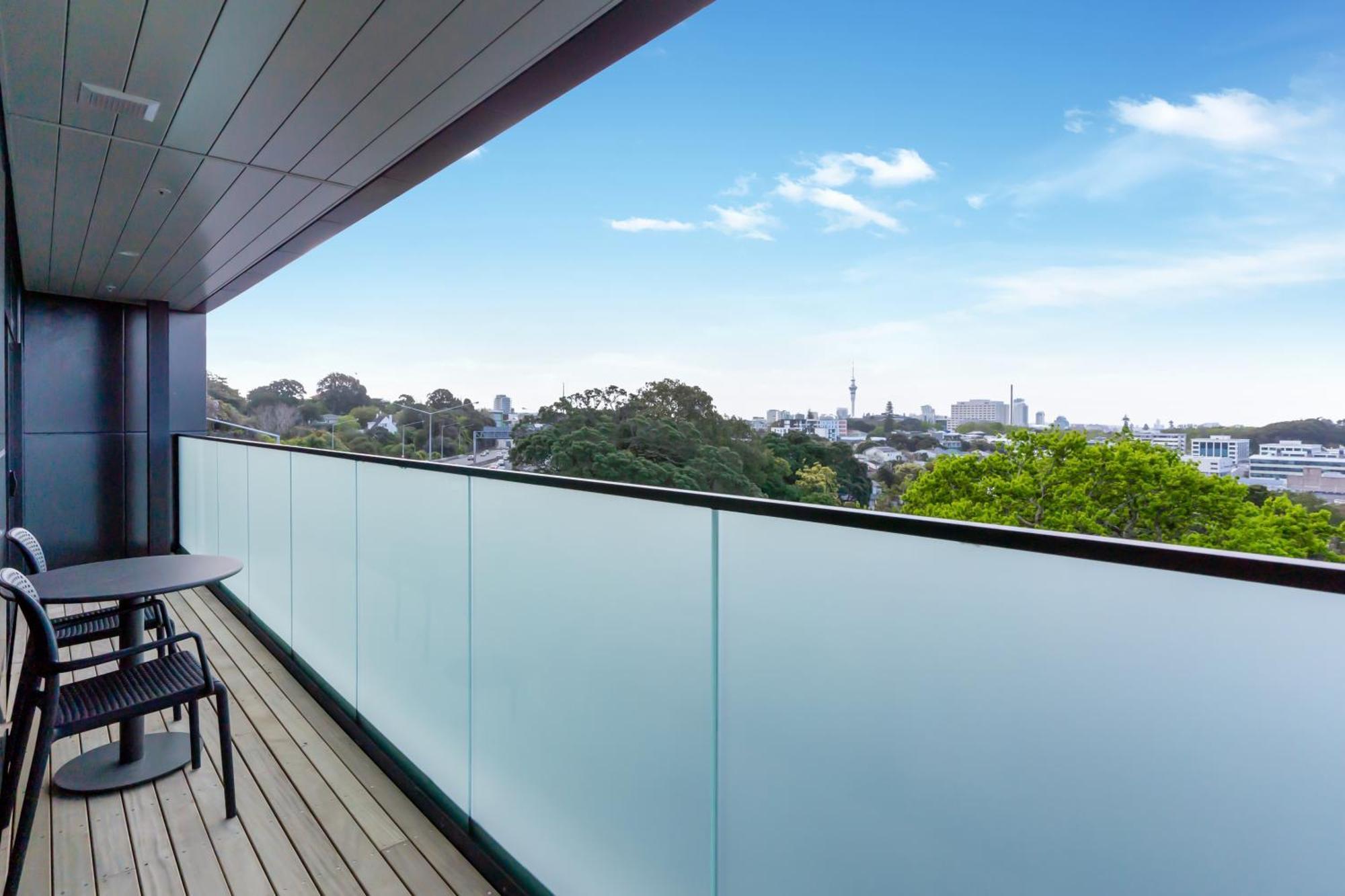 Ramada By Wyndham Newmarket Auckland Room photo
