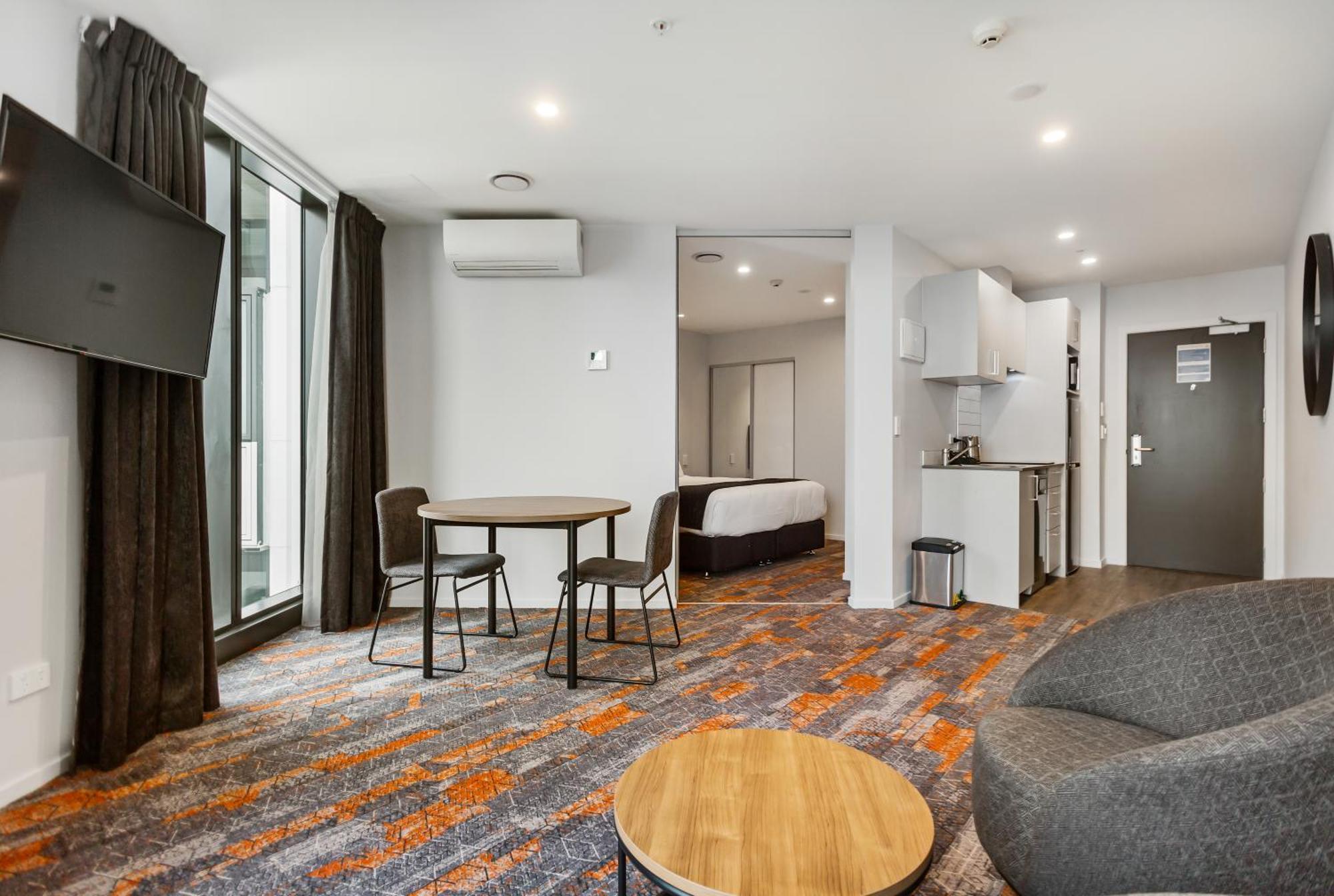 Ramada By Wyndham Newmarket Auckland Room photo